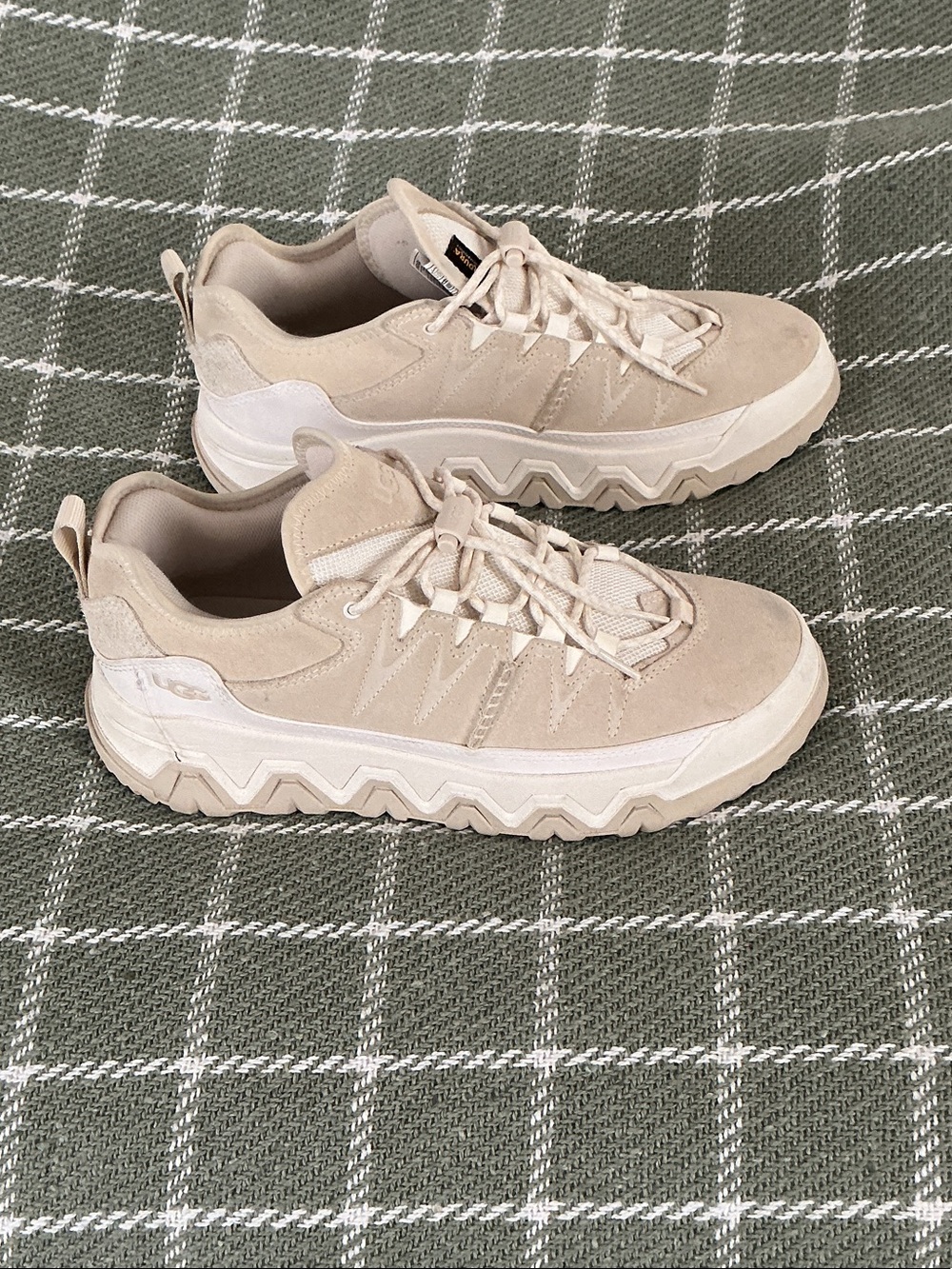 UGG Cap Trail Low Top Sneakers